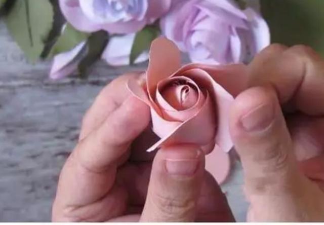 如何折漂亮的玫瑰花，怎样折玫瑰花简单又漂亮（几款纸玫瑰花折叠方法）