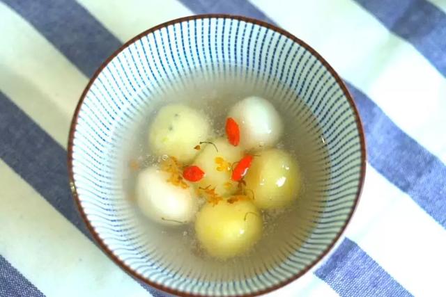 藕粉怎么吃最好吃，藕粉应该怎么吃（藕粉别再冲水喝了）