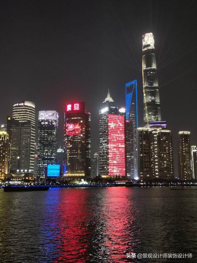 上海外滩夜景图片，外滩夜景美丽迷人让人流连忘返（上海市外滩夜景）