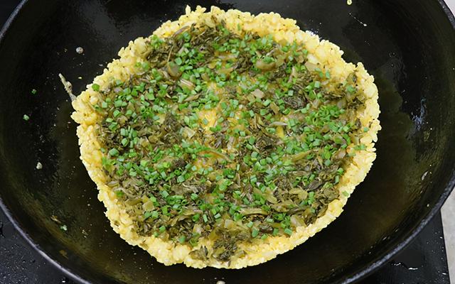 自制锅巴家常做法，锅巴的做法家常做法（剩饭用铁锅烙一下）