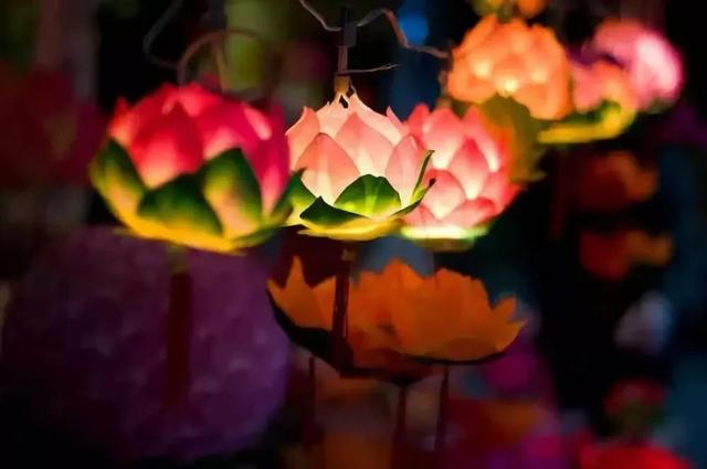 中秋节的由来简介，关于中秋节的由来简介（中秋节的由来与习俗！）