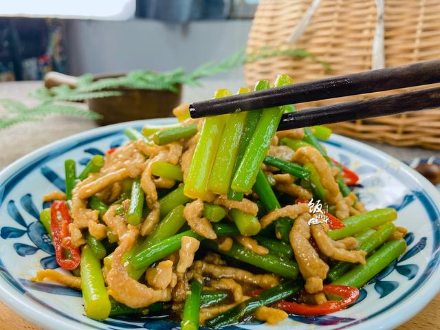 蒜苔焯水一般几分钟，蒜苔炒多久可以熟了（很多人做错了）