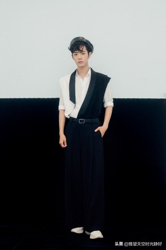 肖战手机壁纸无水印   高颜值小哥哥安利一下，肖战手机壁纸高清壁纸 满屏无水印（暖心男神肖战三十款高清时尚穿搭手机壁纸、背景图～怎么穿都好看）