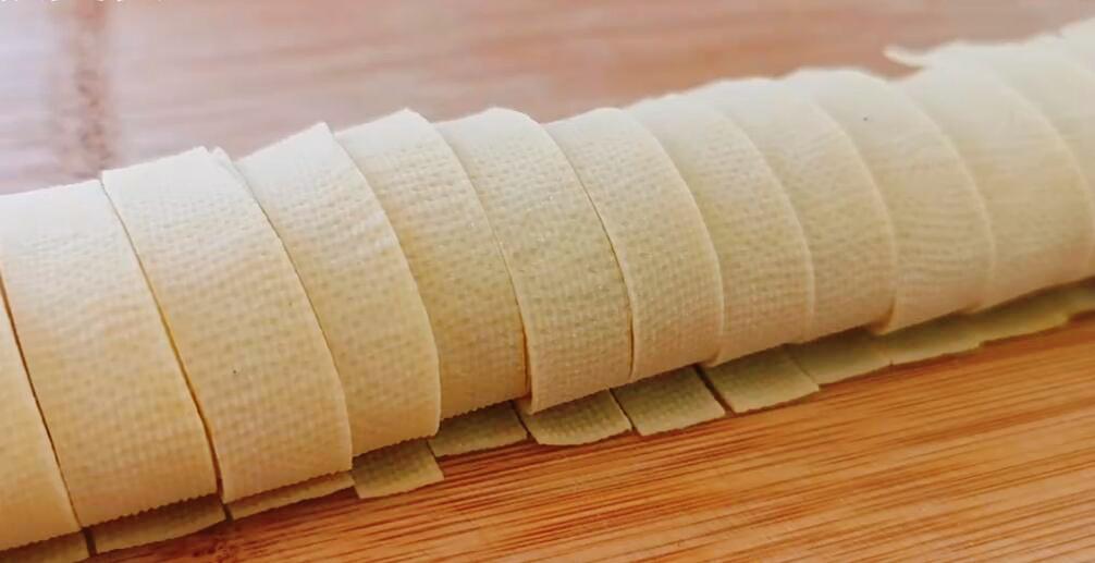 图片[3]-【豆腐皮拌杏鲍菇】做法步骤图 不炒不炖 连吃3天也不觉得腻-起舞食谱网