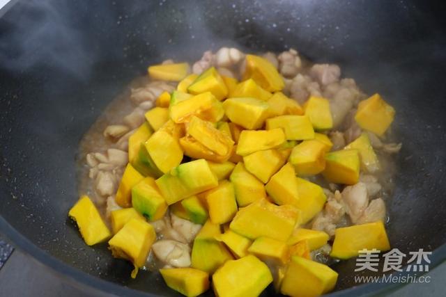 南瓜和鸡肉能一起吃吗能不能吃，南瓜和鸡肉能一起吃吗能不能吃虾（夏天出汗多要多吃这肉）