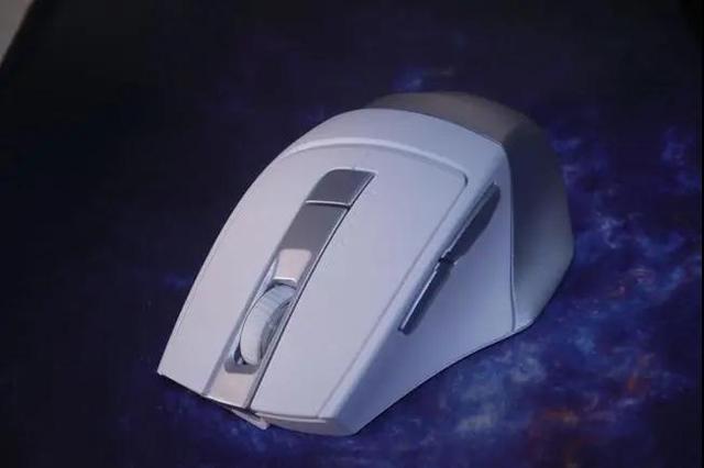 鼠标侧面的2个键有什么作用，鼠标左边的2个键有什么作用（关于鼠标的10个使用技巧）