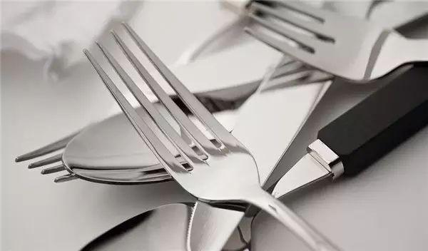 过期的眼霜还能做什么用，眼霜的保质期有多长（过期的护肤、化妆品竟然还能这么用）