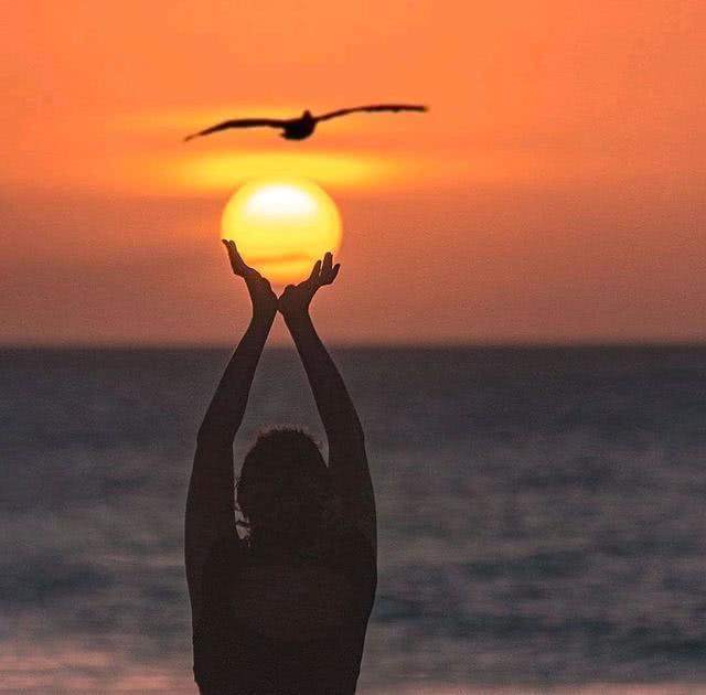 关于努力说说大全，努力的说说心情短语（鼓励自己努力奋斗的说说）