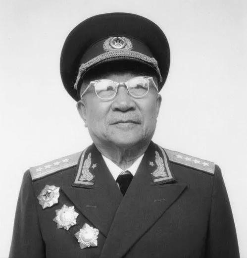 1,大将张云逸,资格比朱老总还要老,被特批享受元帅待遇