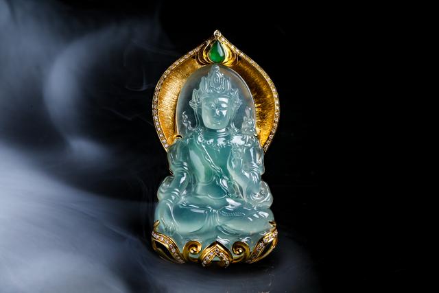 金和玉能不能一起佩戴（翡翠能与黄金一起佩戴吗）