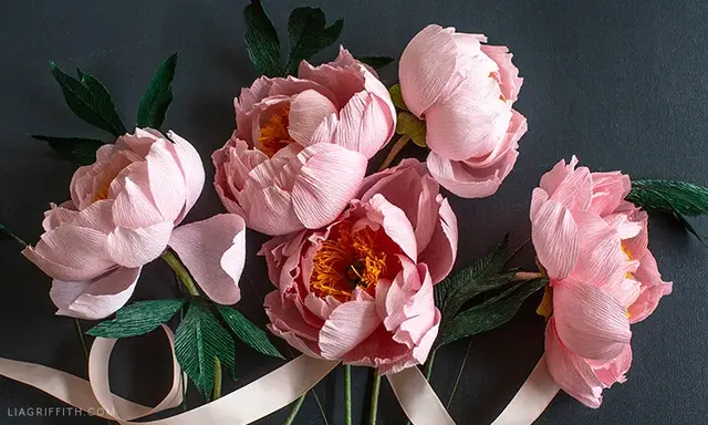 手工花朵制作方法，彩纸手工制作花朵的方法（喜欢花哪儿还用买）