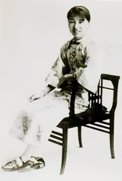 余则成的原型是谁，余则成历史原型是谁（45年后终回大陆）