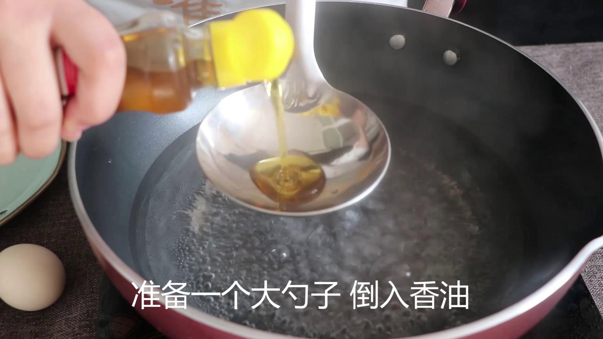 水铺蛋怎么做蛋清不散，水铺蛋怎么做才会完整（煮荷包蛋100%不散小窍门）