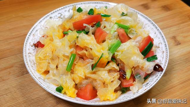 怎样做美味的凉拌银耳，银耳凉拌银耳怎么做（鲜香味美又有营养）