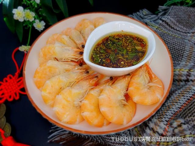白灼虾蘸料怎么调，白灼虾的蘸料酱油怎么做（这碗无敌蘸料太香）