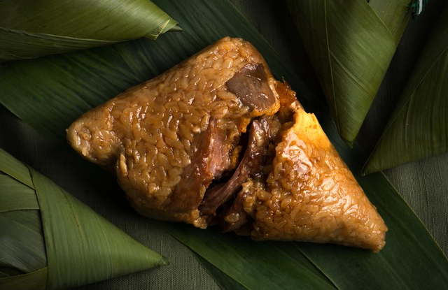 鲜肉粽子的做法最正宗的做法，端午节鲜肉粽子的做法和配料（肉粽子怎么做才好吃）