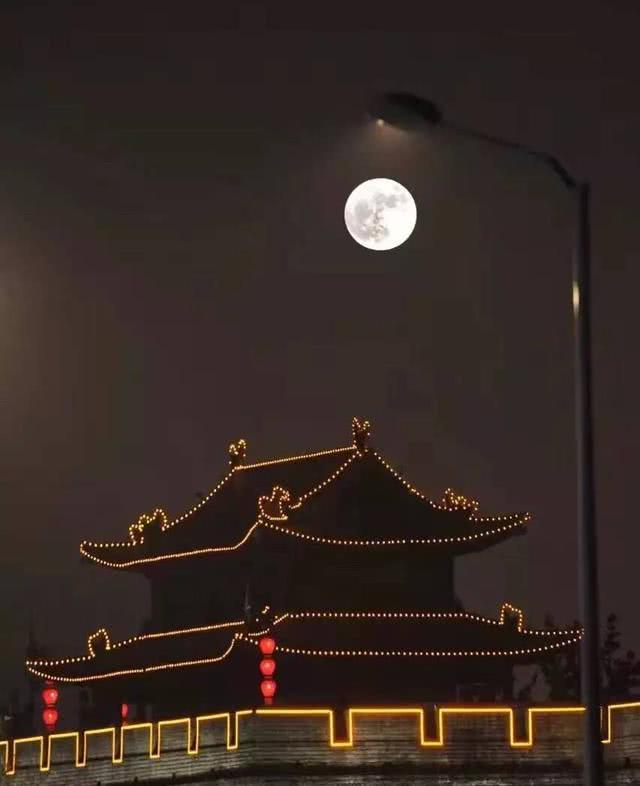 今月曾经照古人，今月曾经照古人原文（古人不见今时月）