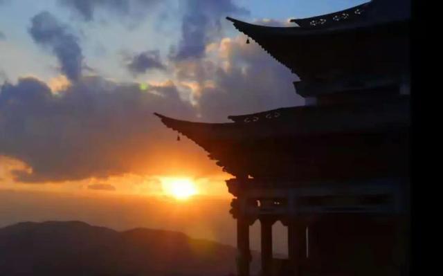 玉龙雪山在哪里，玉龙雪山的千年绝世风华——美景