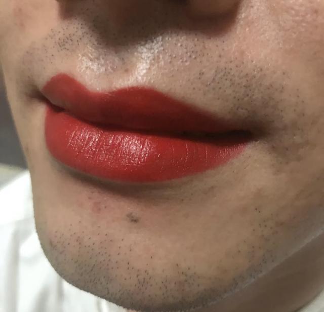 阿玛尼唇釉405，阿玛尼405适合多大年纪用（黄皮深唇“真实试色”）