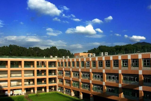 不建议报考广东外语外贸大学，2021年有没有不用通过高考就能上的大学（但实力不输部分\