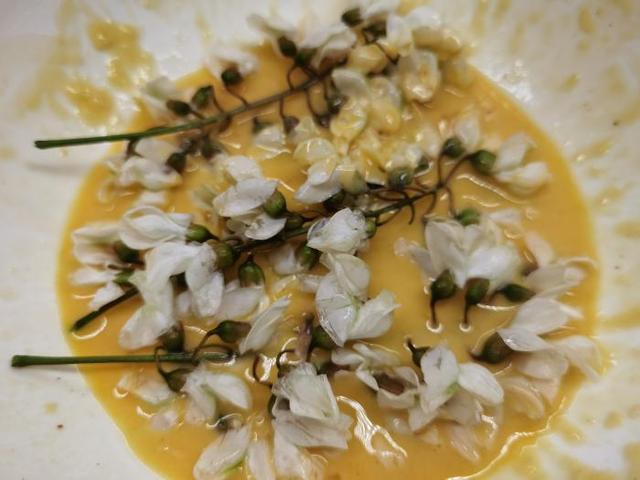 槐树花怎么做好吃，槐花怎么做好吃（槐花别蒸着吃了）