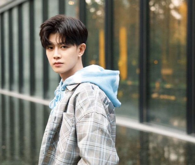 谭松韵的老公是谁，谭松韵丈夫（任嘉伦罕见陪妻子逛街）