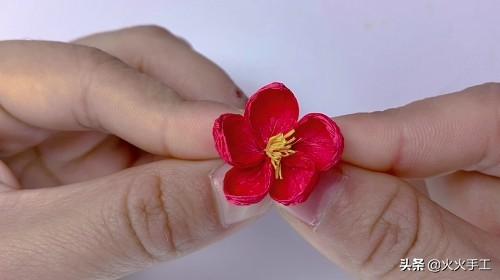 红梅花的寓意是什么，红梅花代表什么象征意义（而我用枯树枝和纸做了一枝梅花）