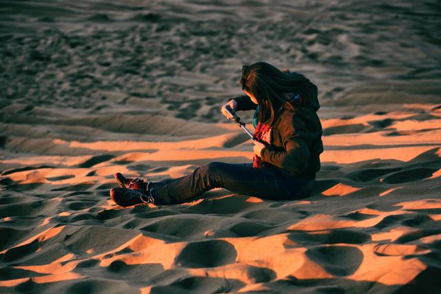 月牙泉是哪个城市的，月牙泉是哪个城市的别称（月牙泉是天的镜子沙漠的眼）