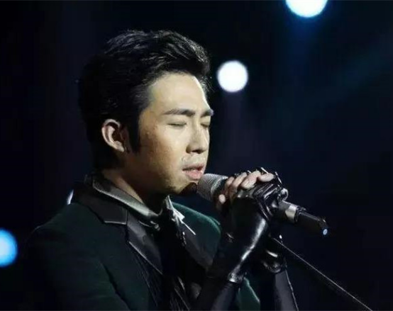 俞灏明：22岁意外烧伤毁容，《八佰》中终于露出了满身伤疤