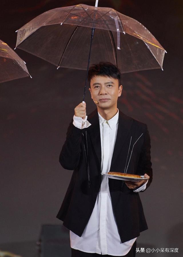 李克勤 - 再见演奏厅歌词是什么，李克勤红日原唱（李克勤老婆不仅低调）