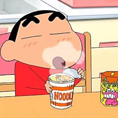 蜡笔小新/一家人头像?微信，蜡笔小新/一家人头像（蜡笔小新可爱逗比微信头像）