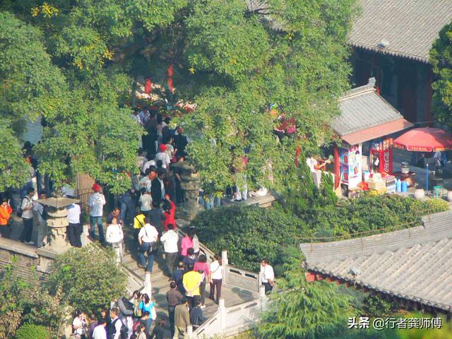 西安临潼区骊山龙背岭，骊山上看风景