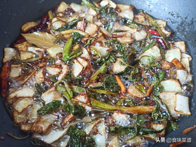 葱油的做法与配方，正宗猪油葱油面的做法和配方（厨师长做菜常用的“葱油、明油”是什么）
