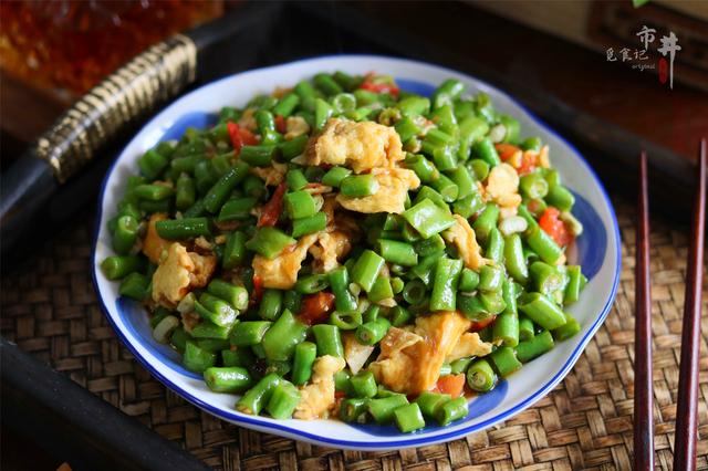 芸豆怎么炒好吃，扁芸豆怎么炒好吃（奶奶教的老式炒豆角方法）