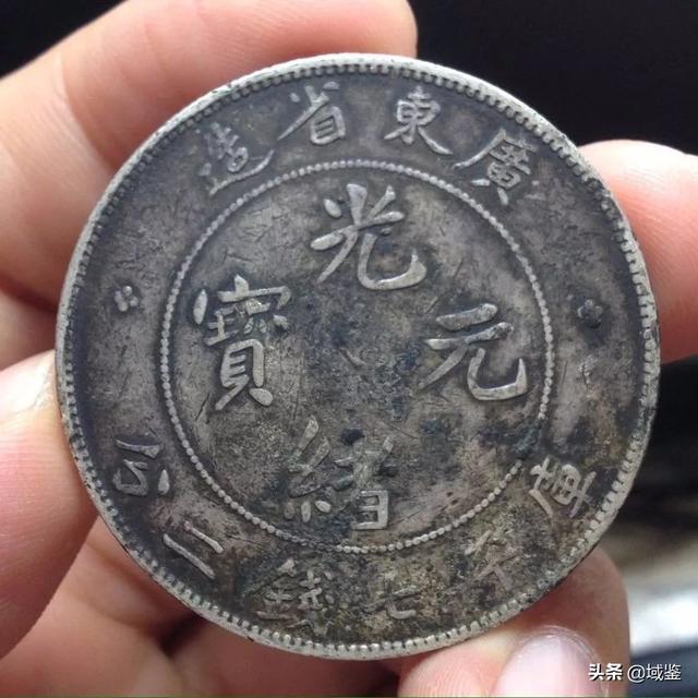100元怎么看真假，新版100元人民币怎么鉴别真假真伪（袁大头辨别有技巧）