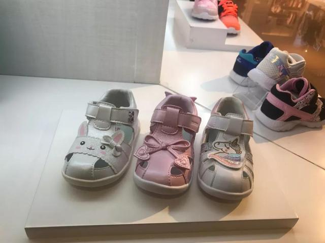 儿童凉鞋怎么选择比较好，儿童凉鞋到底要怎么选