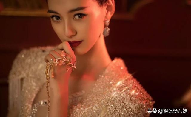 吴亦凡历届女友遭扒，从小G娜到都美竹，他的审美还分阶段性