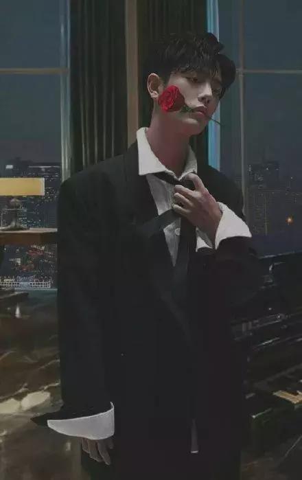 ckj眼镜架属于什么档次，ckj眼镜是什么价位（肖战在眼睛上动了什么手脚）