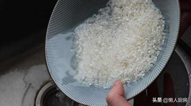 生蚝肉怎么做好吃，不加壳的生蚝怎么吃（这个季节的生蚝肥美）