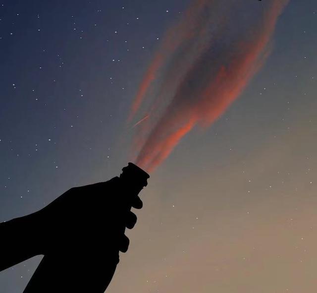 喜欢有个性有脾气女的星座男，哪个星座男喜欢有脾气的女生（三个适合性格强势的恋人的星座男）