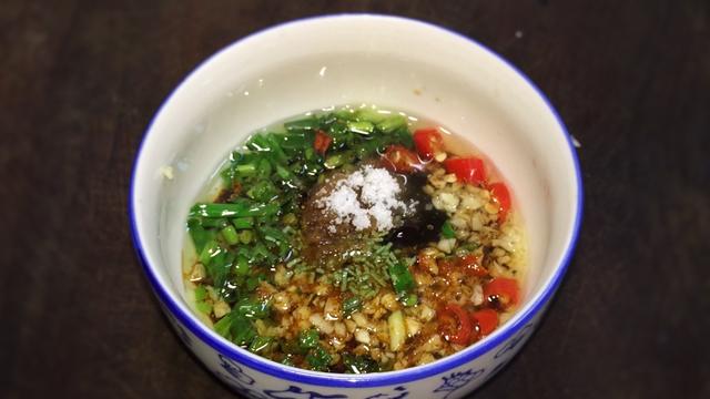 万能蘸料汁的做法，万能蘸料凉拌汁的做法（学会这款万能调料汁）