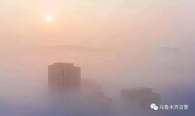 雾灯怎么开，雾灯怎么开科目三（大雾天气丨你需要知道的雾灯使用技巧）