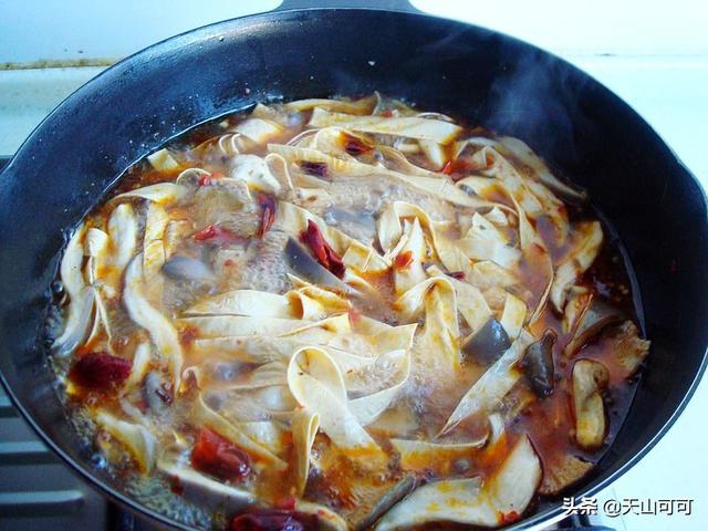 豆油皮怎么做好吃，油炸黄豆怎么又脆又酥（这是豆油皮最好吃的做法）