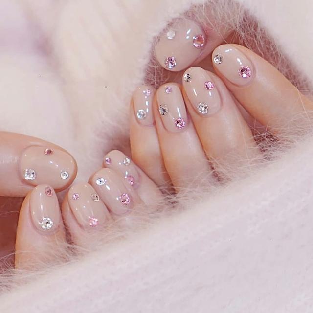 透明指甲油怎么涂好看，指甲涂透明指甲油好不好（赶走夏日炎热怎能少得了它）