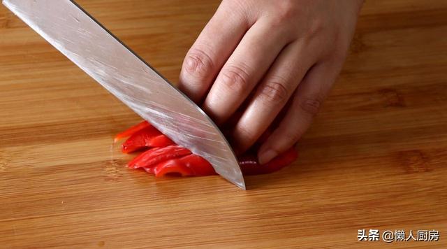 木耳炒鸡的做法怎么样做最好吃，木耳炒鸡的做法怎么样做最好吃窍门（不会做饭的人也能学会）