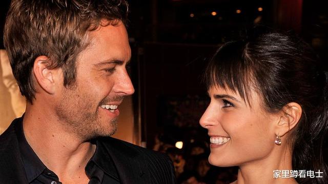 保罗沃克到底死了没，保罗沃克到底死没死（戏中女友也对他念念不忘）