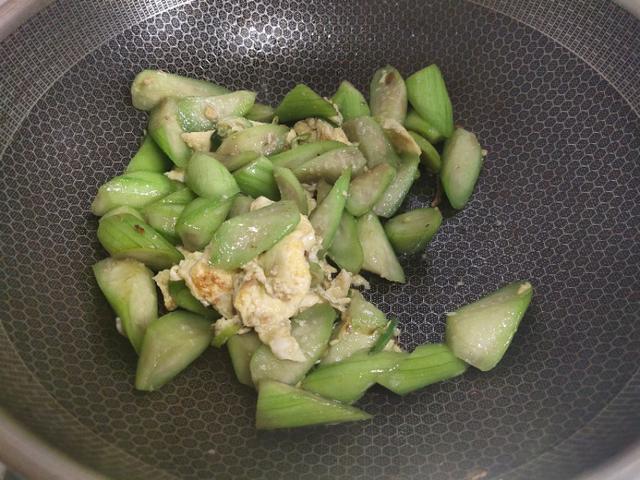 丝瓜怎么切，丝瓜怎么切条状（切片还是切块）