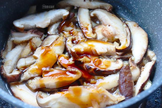 香菇需要焯水吗，新鲜的香菇需要焯水吗（香菇千万不能焯水）