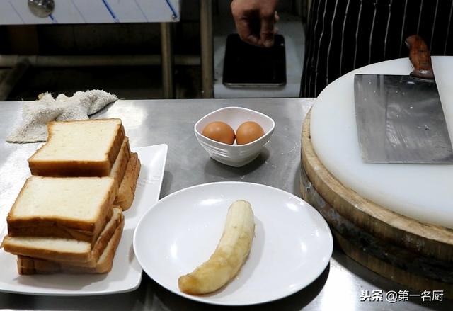 脆皮炸香蕉外酥里嫩香甜无比馋哭，端上桌瞬间被秒光