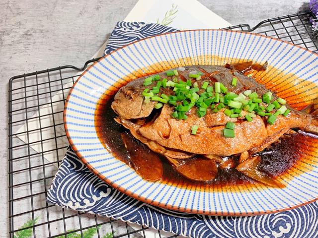鳊鱼的做法 如何做鳊鱼，鳊鱼的做法（鳊鱼这么做）